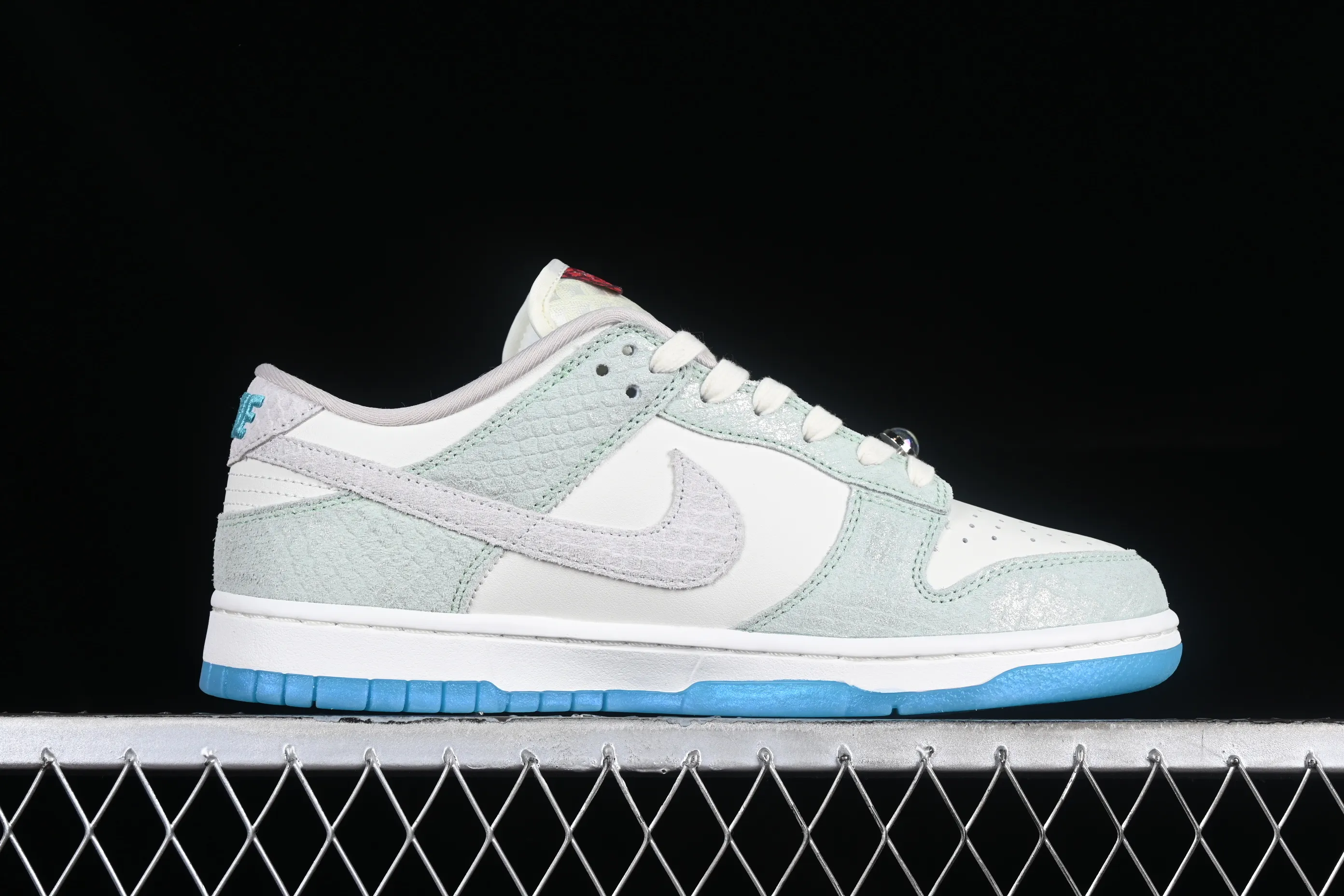 All Categories Nk SB Dunk Series Nk SB Dunk Low Low-top sneakers Z version Nk Dunk Low 2024 Year of the Dragon customized SB low-top casual sneakers FZ5065-111